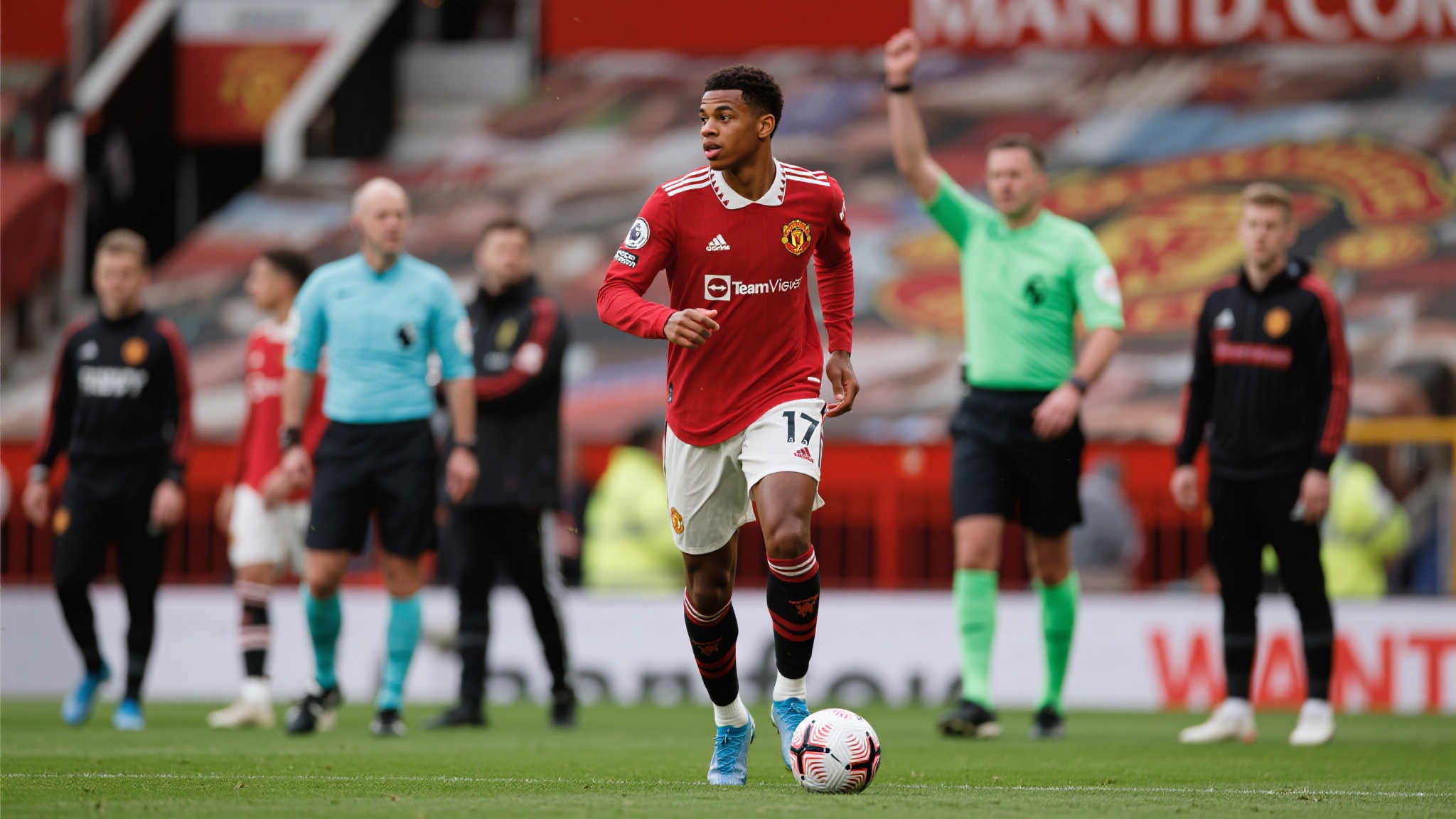 曼联或将拉什福德转会巴萨,报价约4000万英镑 近年来,曼联致力于打造更强大的团队,以期恢复往日辉